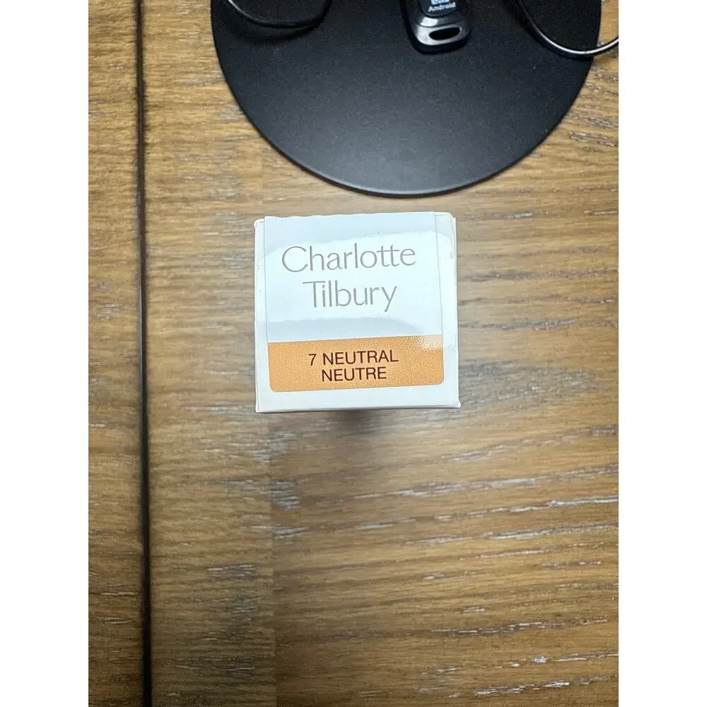 Charlotte Tilbury 7 neutral New liquid beautiful skin foundation med coverage